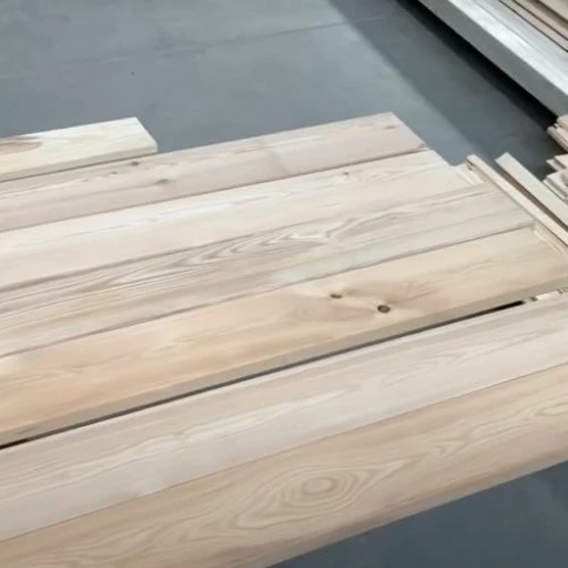 Доска террасная лиственница гладкая 28*90*2000, сорт АВС (0,18м2)